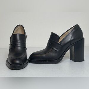 Freelance Classic Black Women's Loafers size 5.5